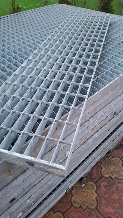 Trepte și gratare zincate