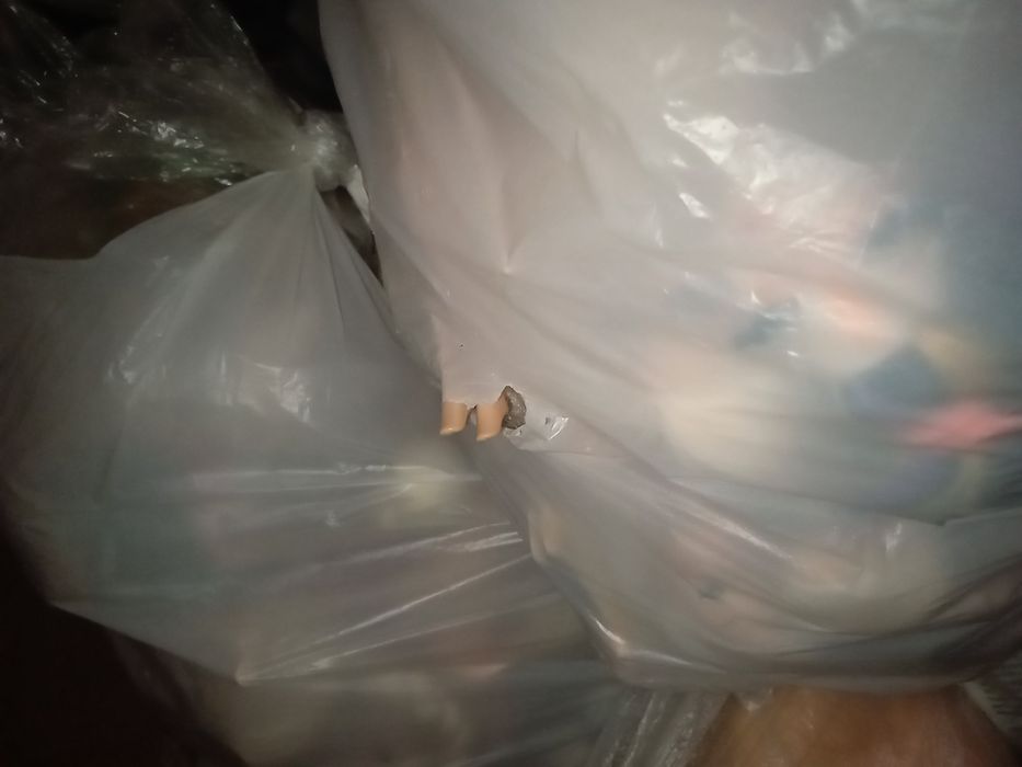 Два больших пакета с куклами Барби за смешные деньги