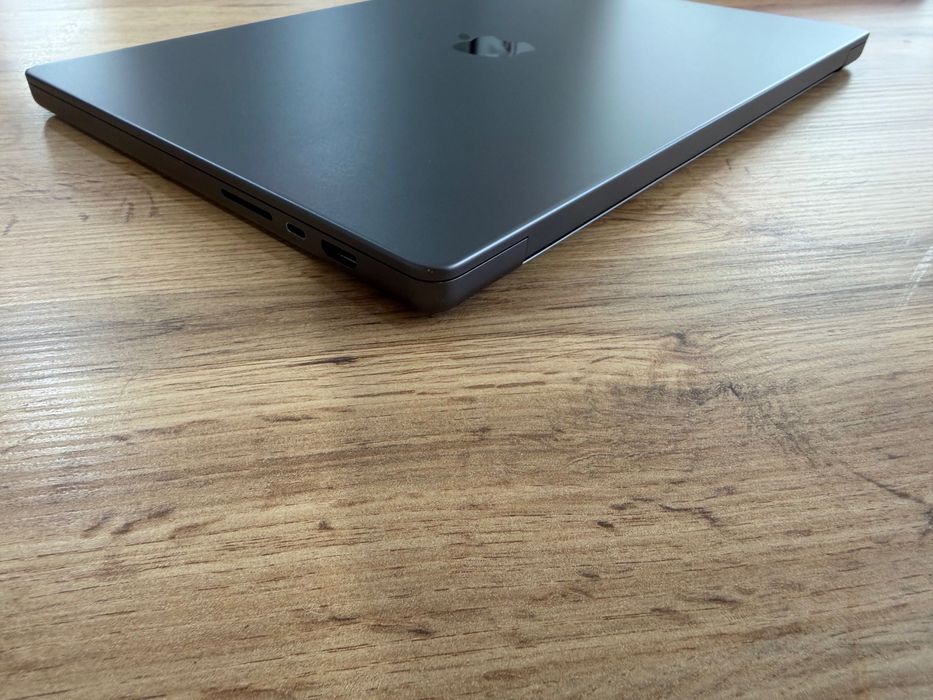 MacBook Pro 16" M4 PRO Chip 14-CPU/20-GPU/48GB RAM/512GB SSD В ГАРАНЦИЯ 28.12.2028г.