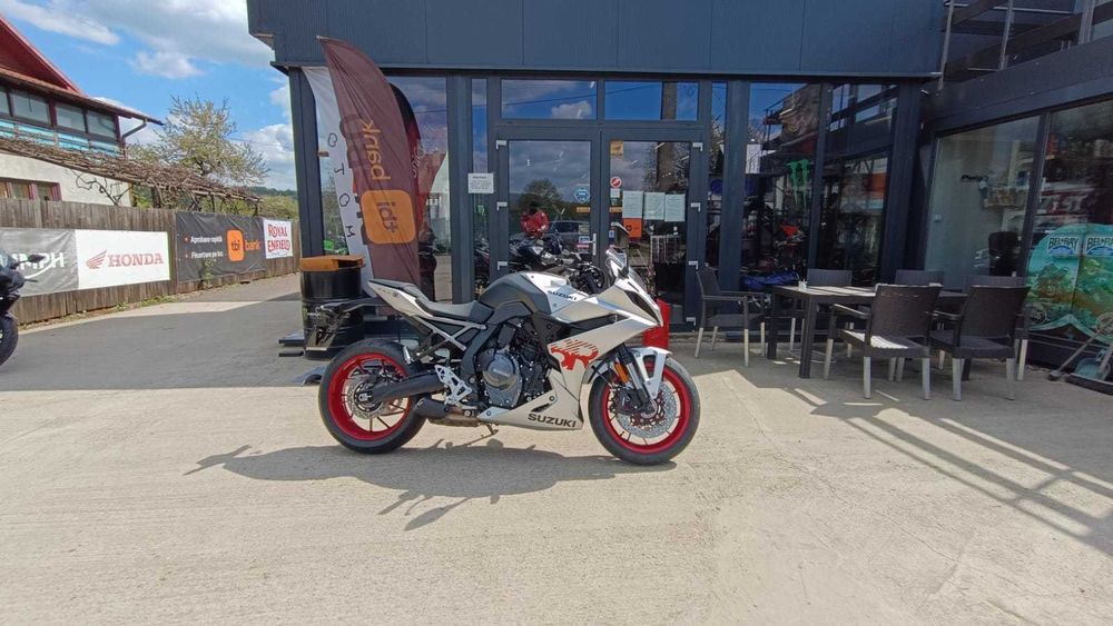 Suzuki GSX-8R nou 0 km-livrare prin EST BIKE Campina