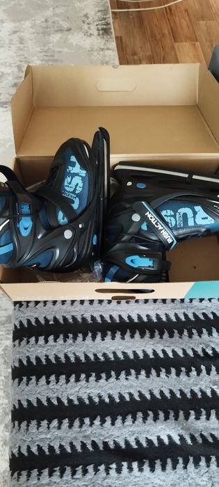 Продам коньки ледовые.