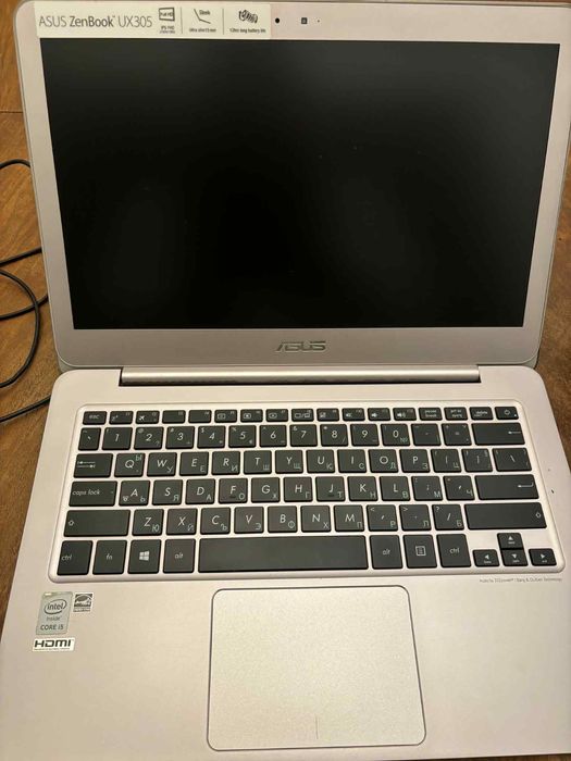 Лаптоп Asus UX305L розов