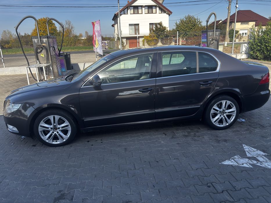 Škoda Superb 2010 diesel, 7.000 € — imagine 5