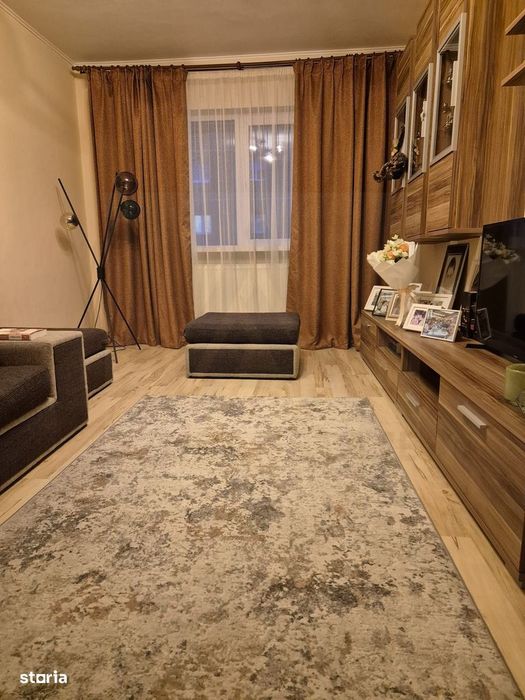 Apartament 3 camere 65 mp utili bucatarie inchisa pivnita Vasile Aaron