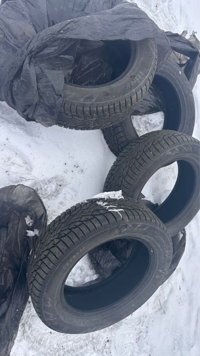 Зимни шины 235 /60  R18