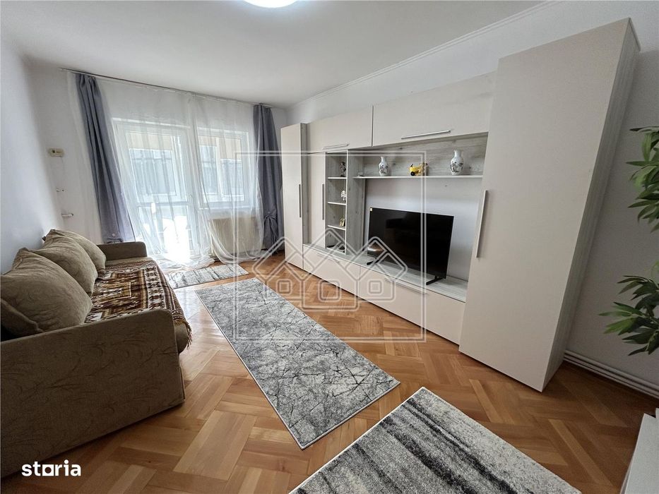 Apartament spatios cu 3 camere, Str. Scoala de Inot