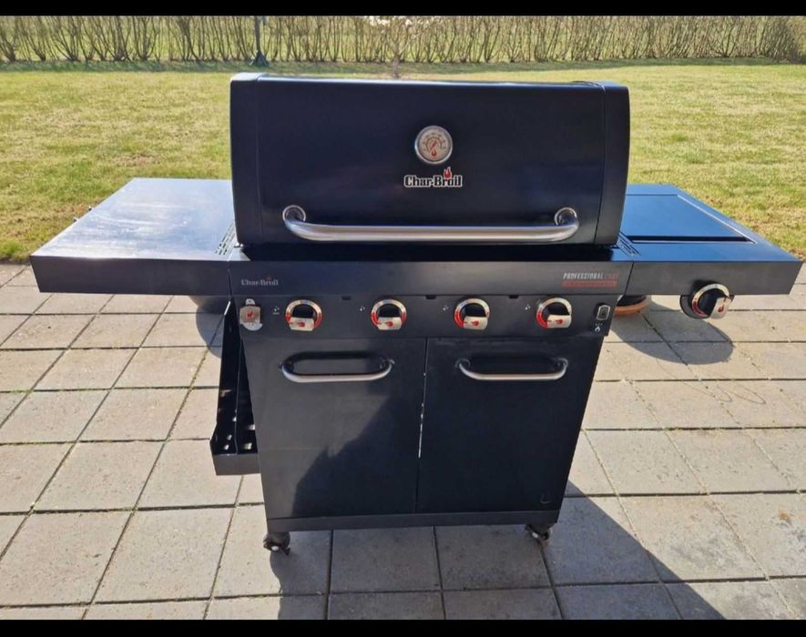 Газово барбекю Char-Broil Professional 4400S