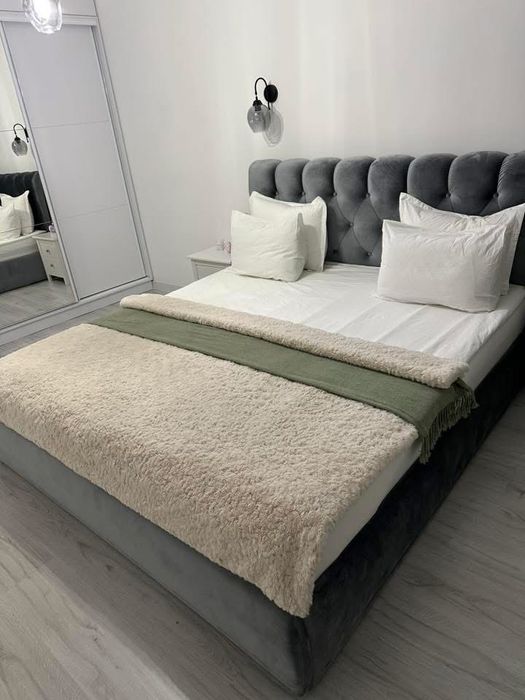 Pat matrimonial cu saltea ca nou