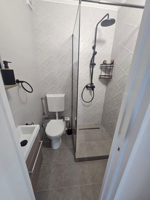 Inchiriez apartament 3 camere