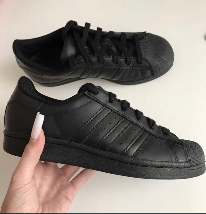Продам Adidas superstar