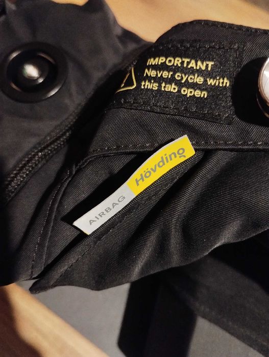 Каска/AIRBAG Hövding