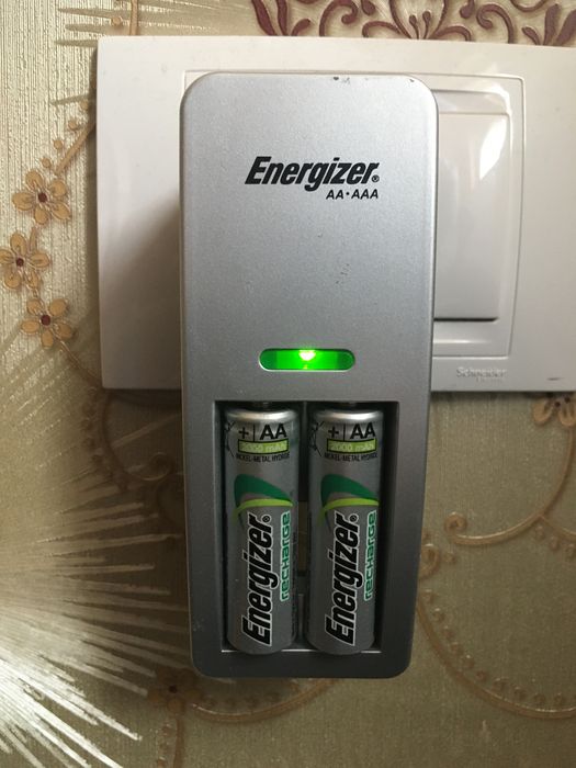 Incarcator baterii AA si AAA Energizer