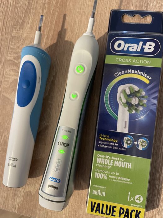 Periuta Oral B Triumph+Vitality promo