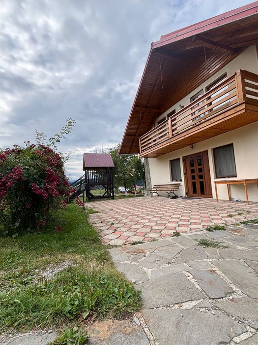 Casa la munte P+1 curte 1800mp și anexe la 10 km de Vatra Dornei