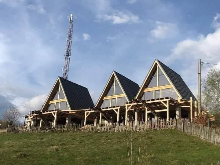 Vând casă pe structură din lemn