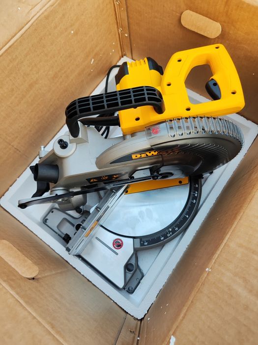 Торцовочная Пила, углорез DW 714