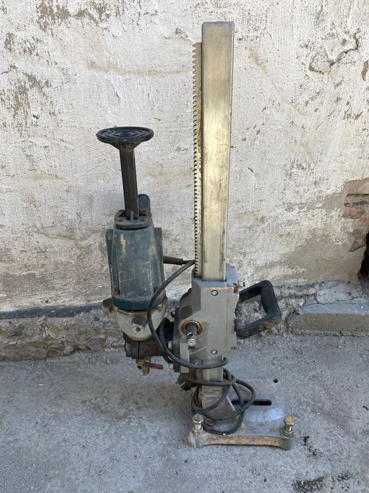 Машина алмазного бурения