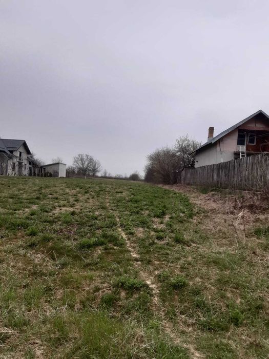 Darmanesti! Urgent! Vindem teren intravilan cu apa, gaze, lumina