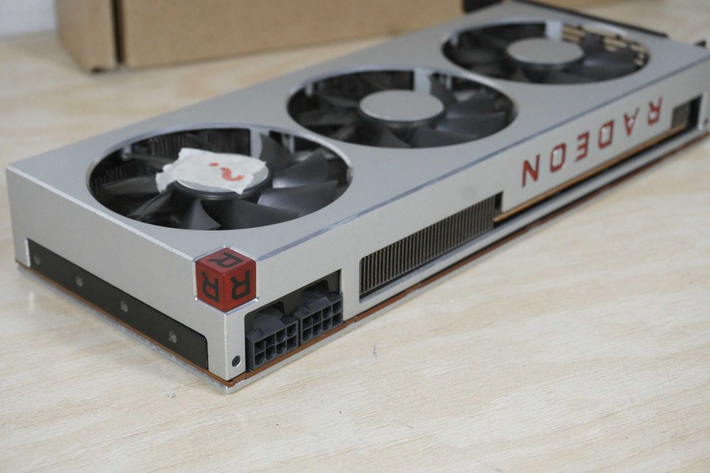 Radeon VII 16GB HBM2 AMD Radeon видеокарта (има забележки)/вкл. ДДС