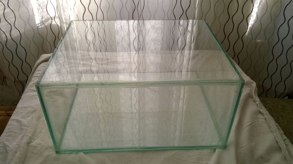 Стъклен аквариум.