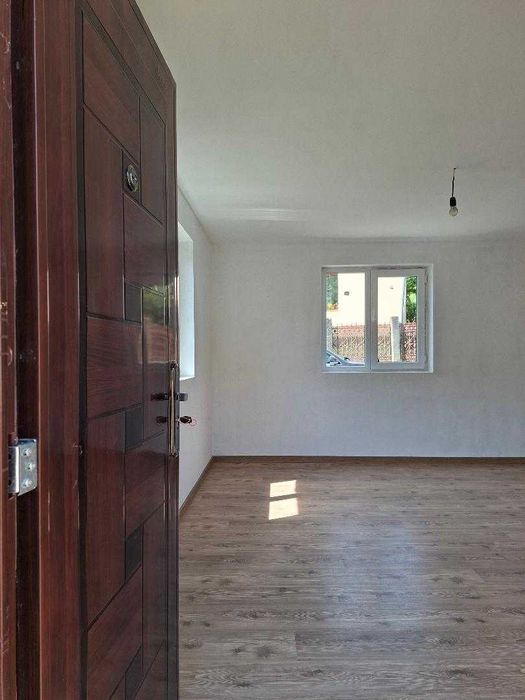 Vând o casă mică în CLADOVA-Valea Mare