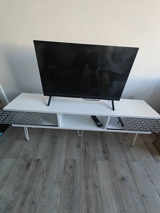 Comoda TV cu Vortex Smart TV Diagonala 80cm