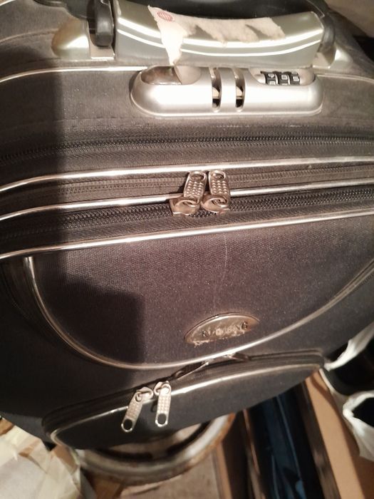 Лек и водоустойчив  куфар  с колелца  и екстри