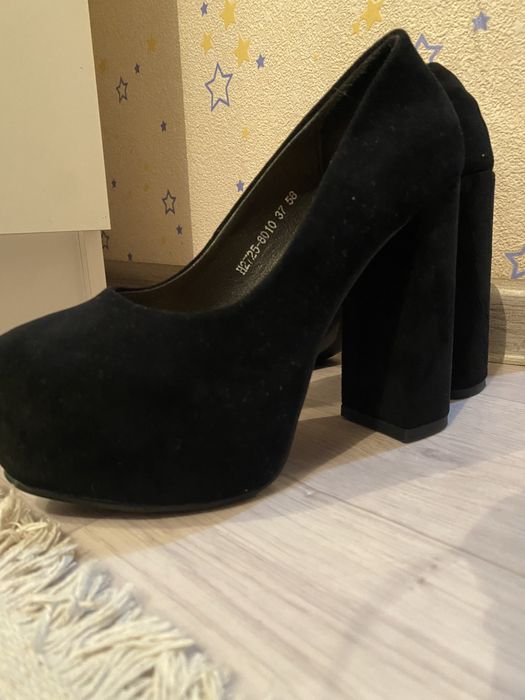 Каблук новый черный цвет