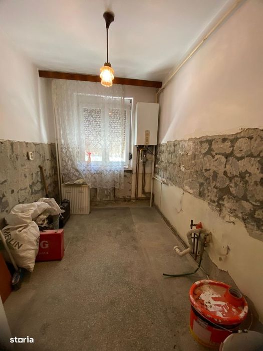 2 decomandate ETAJUL 2, cu centrala, balcon mare, izolat, Miron Costin