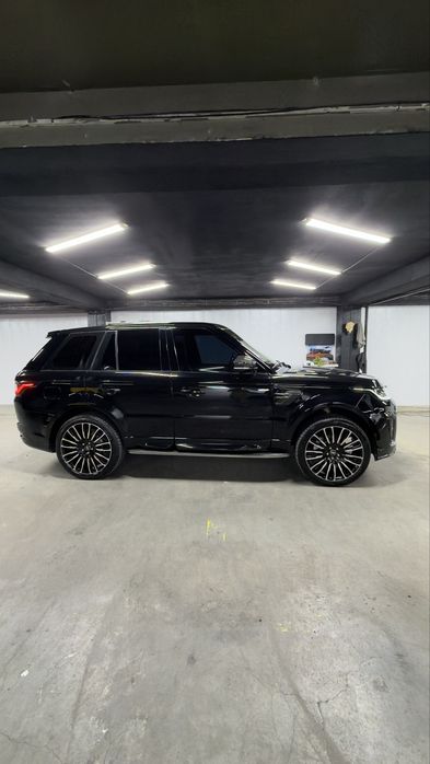 Renjrover sport 4,4 tinu moshina