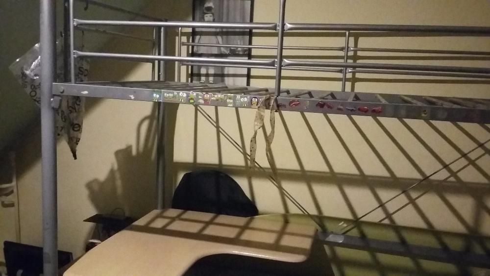 двуетажно легло