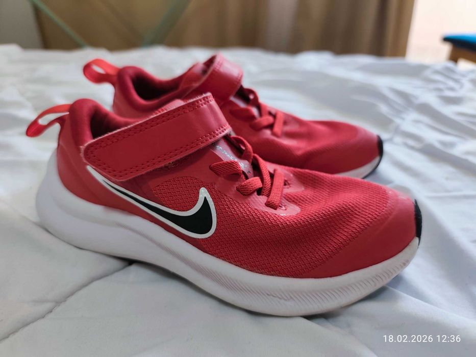 Маратонки nike 28размер червени