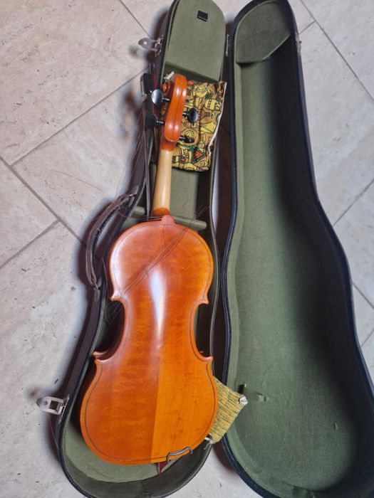 Старинна цигулка