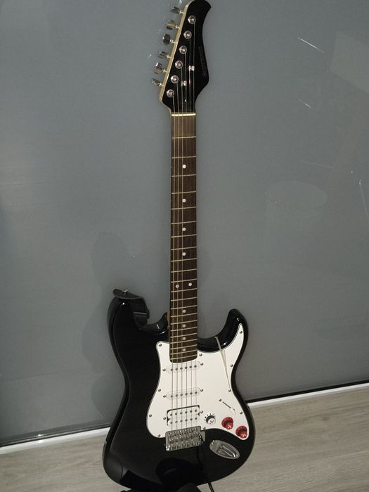 Chitara starcoaster suprem 6 corzi vine la pachet cu o husa suprem