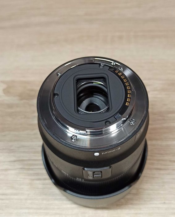 Обектив Sony E 18-135mm f/3.5-5.6 OSS