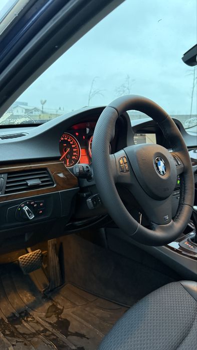 BMW E90 330i automat