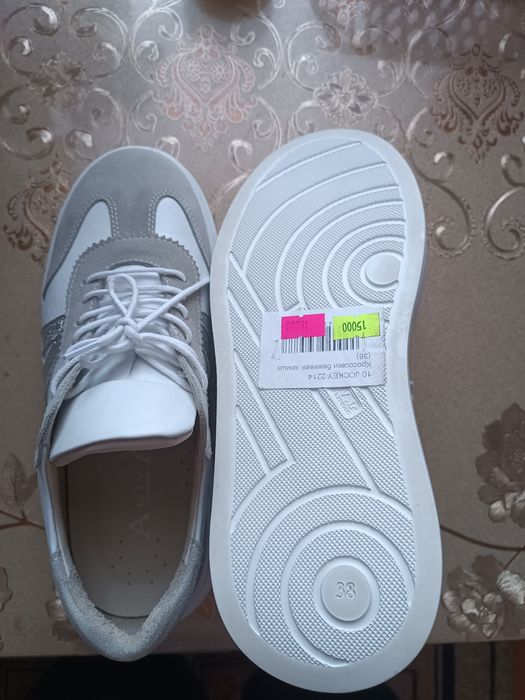 Кроссовки женские