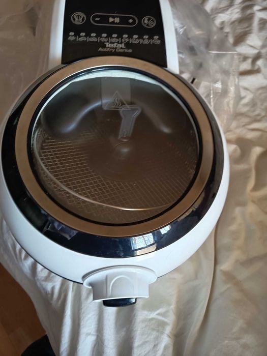 Продавам чисто нов Airfryer на тефал