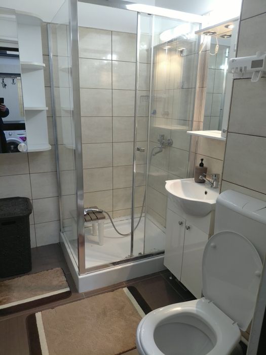 Închiriez garsoniera
