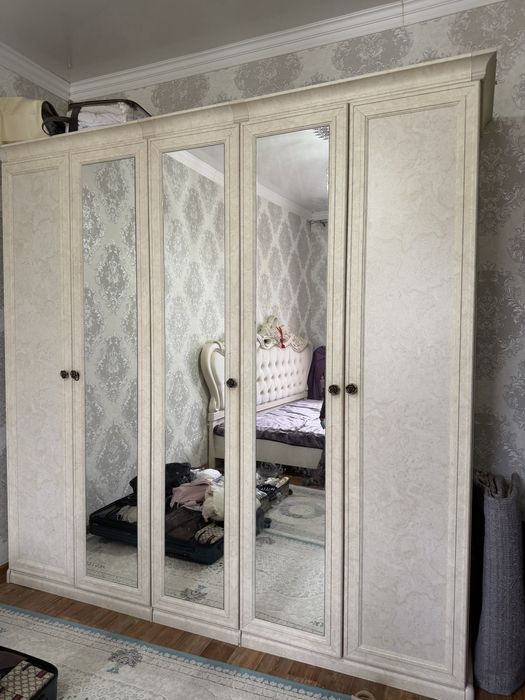 Спальный гарнитур и детский комод