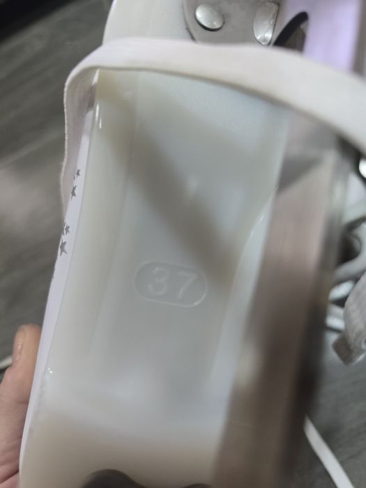 Продам фигурные коньки