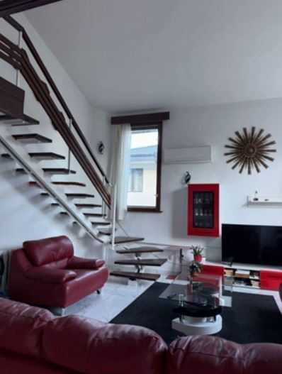 Дава се под наем Къща в с. Бистрица, Област София-град - 200 кв.м за 1943.61 € - Снимка #4