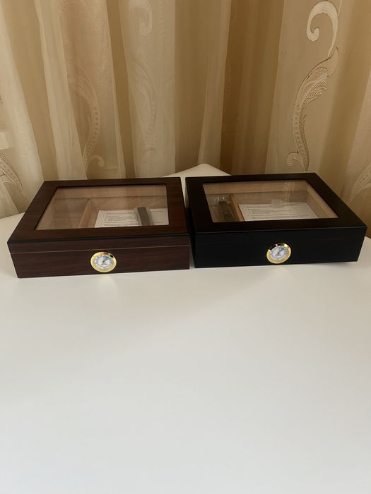 Стилен хумидор за пури – кедрово дърво, до 20 пури | 2 цвята