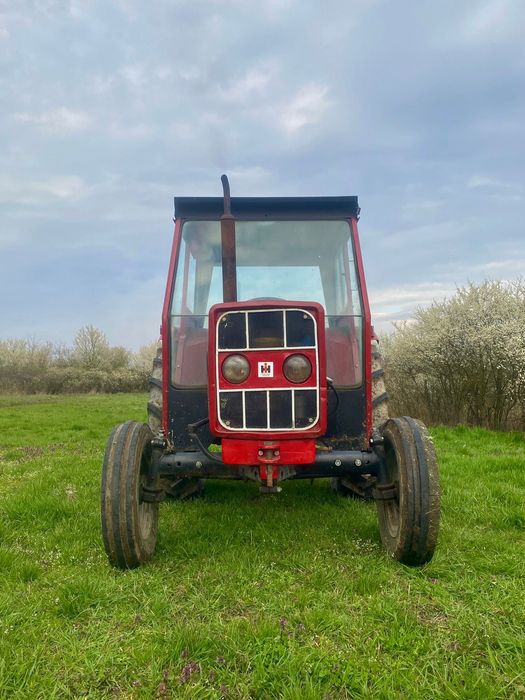 Vand sau schimb tractor International 323