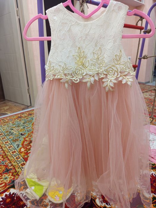 Продается детские нарядные платье для девочек на праздник