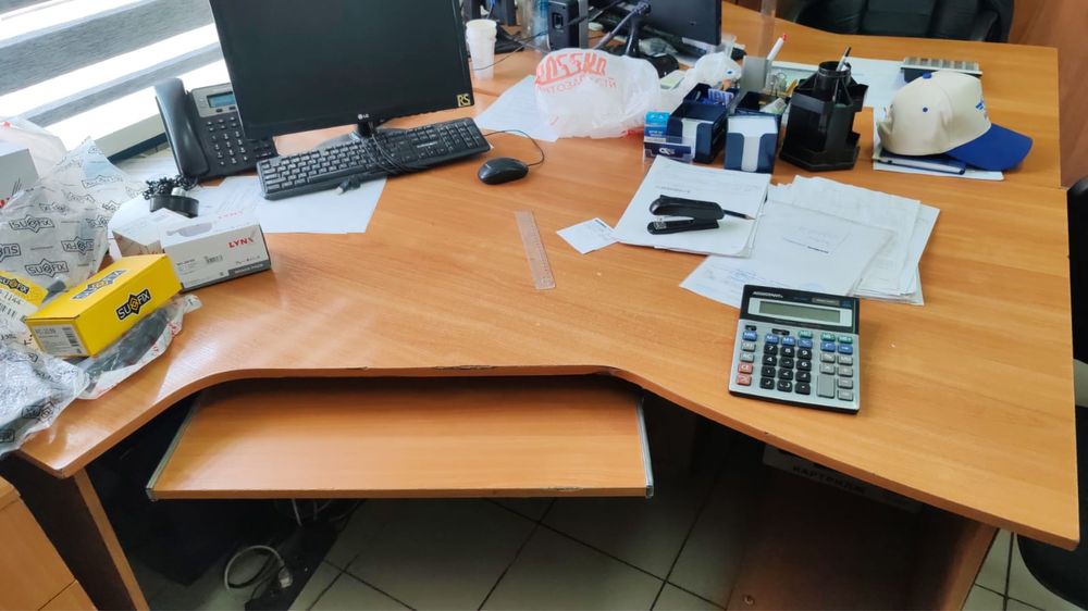 Продам стол офисный угловой