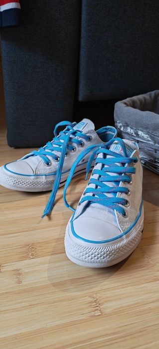 Converse mărimea 39
