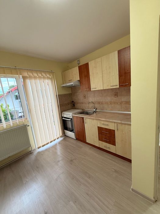 Închirez apartament 2 camere
