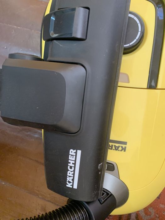 Прахосмукачкат Керхер нова.