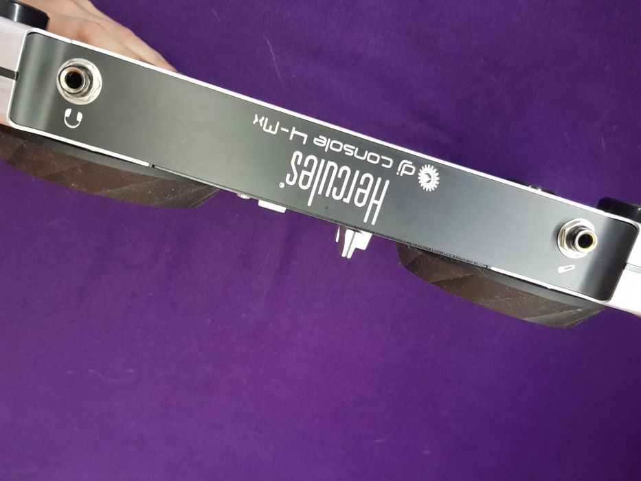 DJ пульт Hercules